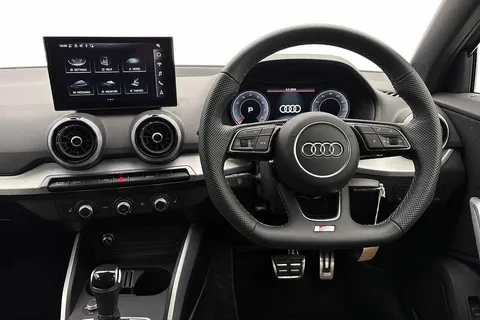 DK25XHH Audi Q2 Black Edition 35 TFSI  150 PS S tronic Thumbnail #2