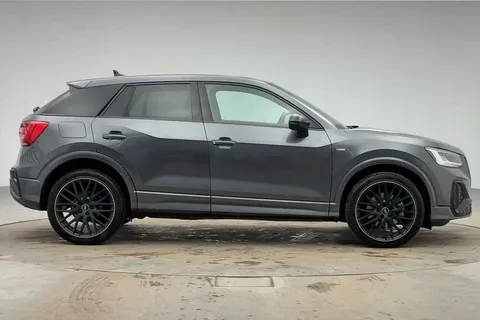 DK25XHH Audi Q2 Black Edition 35 TFSI  150 PS S tronic Thumbnail #4