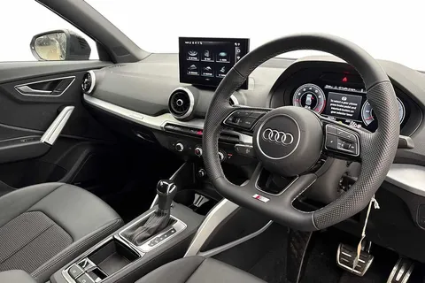 DK25XHH Audi Q2 Black Edition 35 TFSI  150 PS S tronic Thumbnail #6