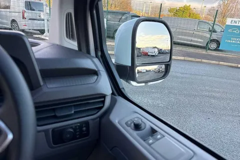 KY25PVD Volkswagen Transporter 2.0 TDI 150 Commerce Plus Van Thumbnail #17