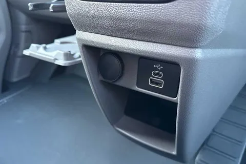 KY25PVD Volkswagen Transporter 2.0 TDI 150 Commerce Plus Van Thumbnail #31