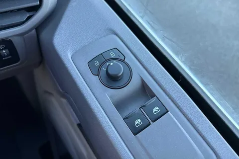 KY25PVD Volkswagen Transporter 2.0 TDI 150 Commerce Plus Van Thumbnail #35