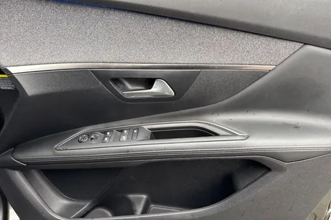 17 of 54 for PEUGEOT 3008 1.5 BlueHDi Allure 5dr EAT8