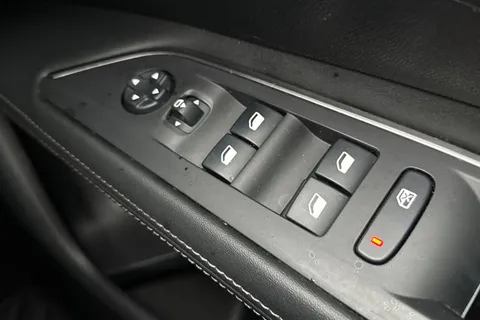 36 of 54 for PEUGEOT 3008 1.5 BlueHDi Allure 5dr EAT8