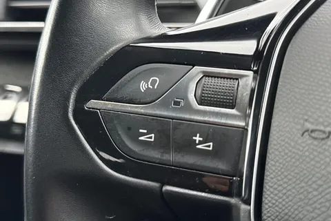 38 of 54 for PEUGEOT 3008 1.5 BlueHDi Allure 5dr EAT8