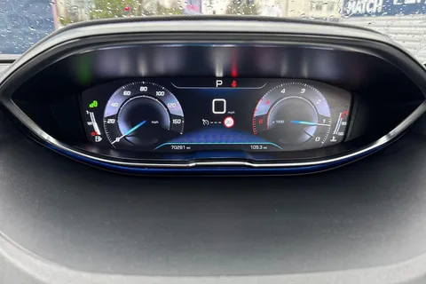 40 of 54 for PEUGEOT 3008 1.5 BlueHDi Allure 5dr EAT8