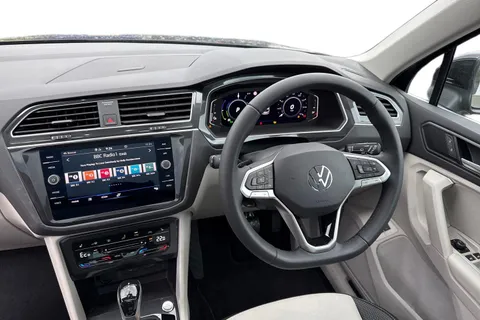 17 of 43 for VOLKSWAGEN TIGUAN ELEGANCE TSI PHEV