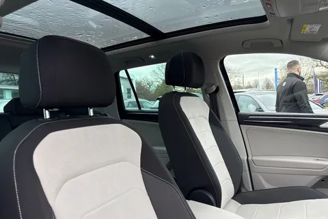 23 of 43 for VOLKSWAGEN TIGUAN ELEGANCE TSI PHEV