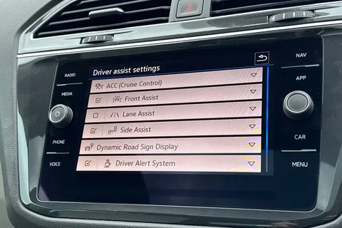 28 of 43 for VOLKSWAGEN TIGUAN ELEGANCE TSI PHEV