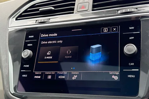 31 of 43 for VOLKSWAGEN TIGUAN ELEGANCE TSI PHEV