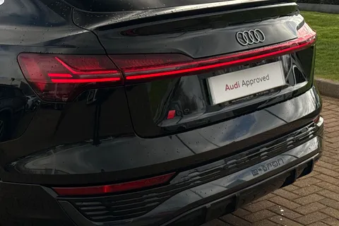 8 of 64 for Audi Q8 e-tron Sportback S line 55 e-tron quattro 300,00 kW