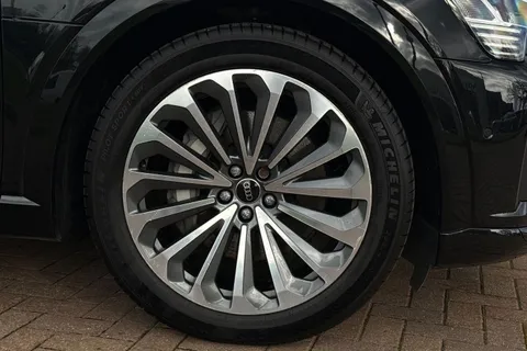 11 of 64 for Audi Q8 e-tron Sportback S line 55 e-tron quattro 300,00 kW