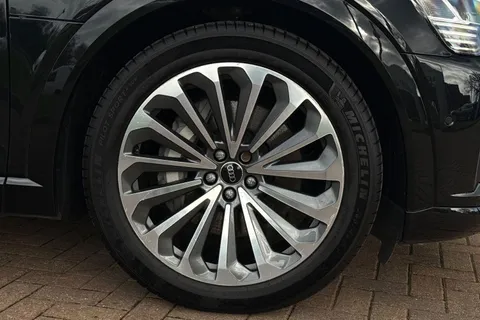 13 of 64 for Audi Q8 e-tron Sportback S line 55 e-tron quattro 300,00 kW