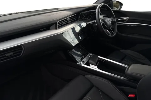 15 of 64 for Audi Q8 e-tron Sportback S line 55 e-tron quattro 300,00 kW