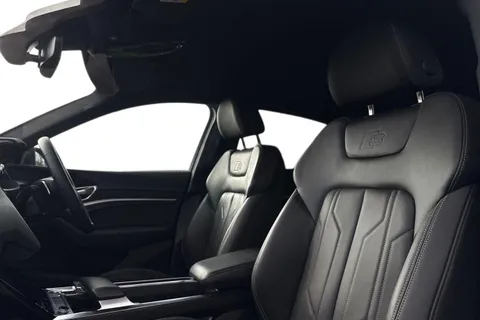 16 of 64 for Audi Q8 e-tron Sportback S line 55 e-tron quattro 300,00 kW