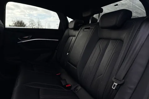 19 of 64 for Audi Q8 e-tron Sportback S line 55 e-tron quattro 300,00 kW