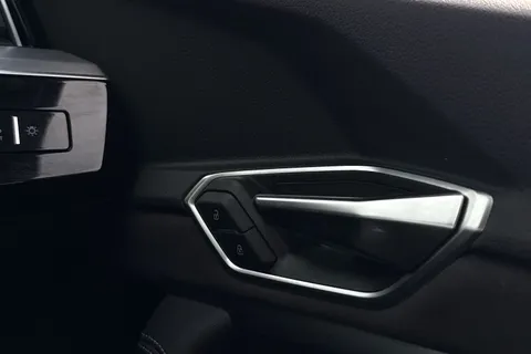 21 of 64 for Audi Q8 e-tron Sportback S line 55 e-tron quattro 300,00 kW