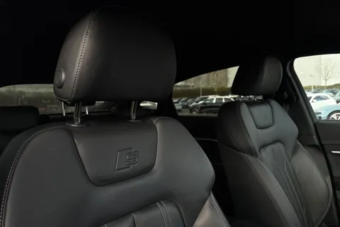 24 of 64 for Audi Q8 e-tron Sportback S line 55 e-tron quattro 300,00 kW