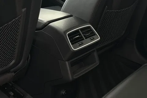 29 of 64 for Audi Q8 e-tron Sportback S line 55 e-tron quattro 300,00 kW