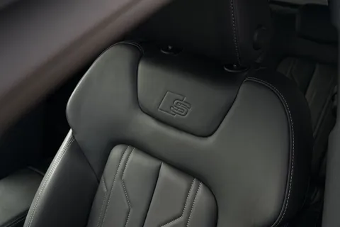 31 of 64 for Audi Q8 e-tron Sportback S line 55 e-tron quattro 300,00 kW