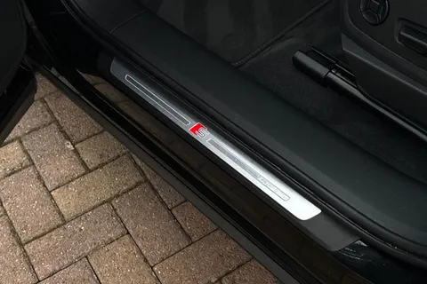 33 of 64 for Audi Q8 e-tron Sportback S line 55 e-tron quattro 300,00 kW