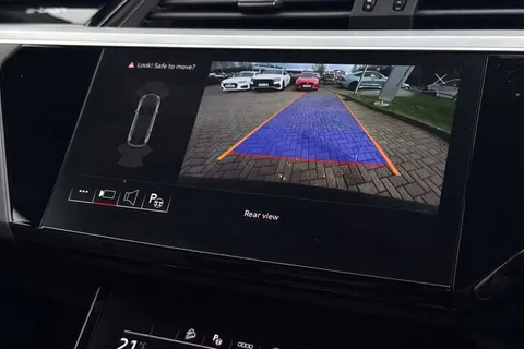 40 of 64 for Audi Q8 e-tron Sportback S line 55 e-tron quattro 300,00 kW