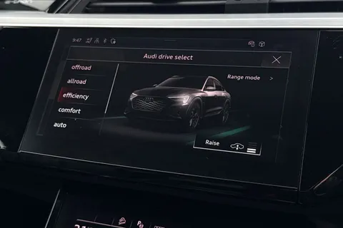 42 of 64 for Audi Q8 e-tron Sportback S line 55 e-tron quattro 300,00 kW