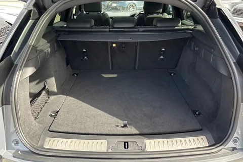 KT73HYW Land Rover Range Rover Velar 2.0 D200 Dynamic SE 5dr Thumbnail #12