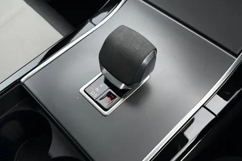 KT73HYW Land Rover Range Rover Velar 2.0 D200 Dynamic SE 5dr Thumbnail #15