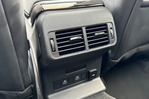 KT73HYW Land Rover Range Rover Velar 2.0 D200 Dynamic SE 5dr Thumbnail #20