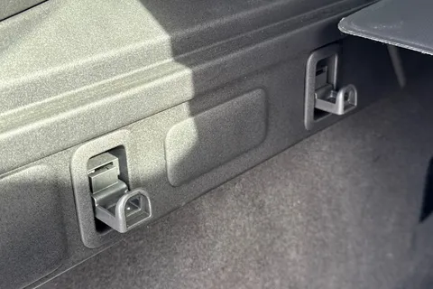 KT73HYW Land Rover Range Rover Velar 2.0 D200 Dynamic SE 5dr Thumbnail #29