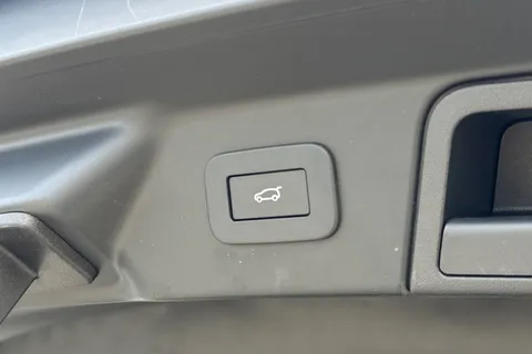 KT73HYW Land Rover Range Rover Velar 2.0 D200 Dynamic SE 5dr Thumbnail #38