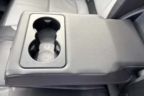 KT73HYW Land Rover Range Rover Velar 2.0 D200 Dynamic SE 5dr Thumbnail #42