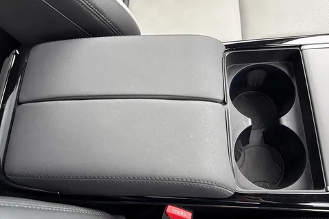 KT73HYW Land Rover Range Rover Velar 2.0 D200 Dynamic SE 5dr Thumbnail #50