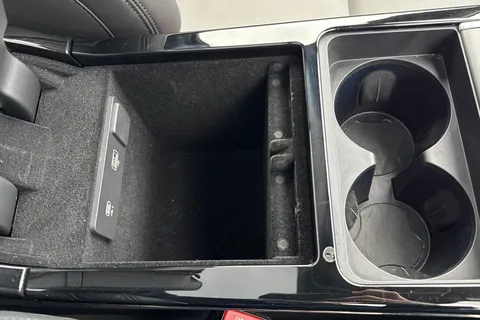 KT73HYW Land Rover Range Rover Velar 2.0 D200 Dynamic SE 5dr Thumbnail #51