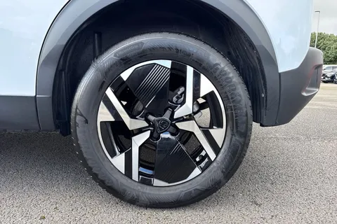 KW25YNU PEUGEOT 2008 1.2 HYBRID GT e-DSC6 Euro 6 (s/s) 5dr Thumbnail #13