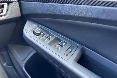 CY75APO Volkswagen Golf 2.0 TSI 333 R Black Edition 4M DSG ⭐Leather, Sunroof, DCC, 'Akrapovic' exha Thumbnail #21