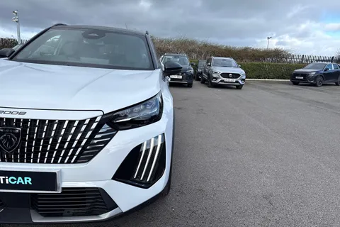 KW25YNU PEUGEOT 2008 1.2 HYBRID GT e-DSC6 Euro 6 (s/s) 5dr Thumbnail #26