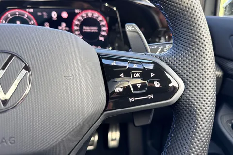 CY75APO Volkswagen Golf 2.0 TSI 333 R Black Edition 4M DSG ⭐Leather, Sunroof, DCC, 'Akrapovic' exha Thumbnail #45