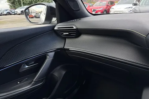 KW25YNU PEUGEOT 2008 1.2 HYBRID GT e-DSC6 Euro 6 (s/s) 5dr Thumbnail #61