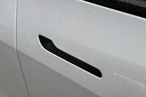 NJ23WBE Tesla Model Y (Dual Motor) Long Range Auto 4WDE 5dr Thumbnail #41