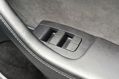 NJ23WBE Tesla Model Y (Dual Motor) Long Range Auto 4WDE 5dr Thumbnail #45