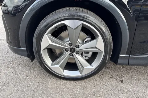 Audi Q4 e-tron 45 Black Edition Auto 5dr 82kWh Thumbnail #10