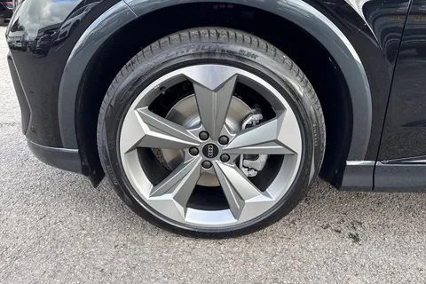 Audi Q4 e-tron 45 Black Edition Auto 5dr 82kWh Thumbnail #12