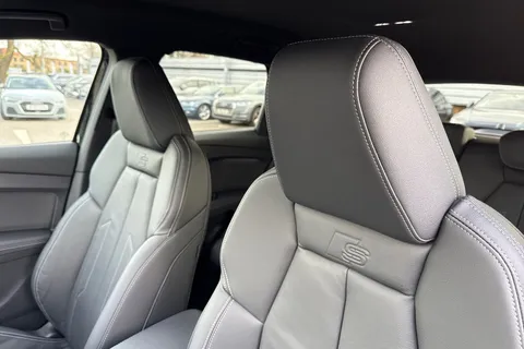 Audi Q4 e-tron 45 Black Edition Auto 5dr 82kWh Thumbnail #24