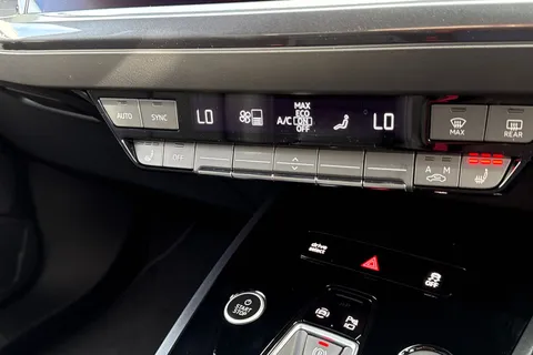 Audi Q4 e-tron 45 Black Edition Auto 5dr 82kWh Thumbnail #51