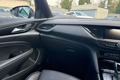 PX67XFA Vauxhall Insignia 2.0i Turbo Elite Nav Grand Sport 4WD Euro 6 (s/s) 5dr Thumbnail #15