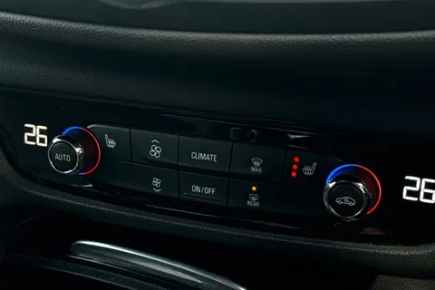 PX67XFA Vauxhall Insignia 2.0i Turbo Elite Nav Grand Sport 4WD Euro 6 (s/s) 5dr Thumbnail #19