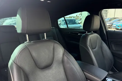 PX67XFA Vauxhall Insignia 2.0i Turbo Elite Nav Grand Sport 4WD Euro 6 (s/s) 5dr Thumbnail #21