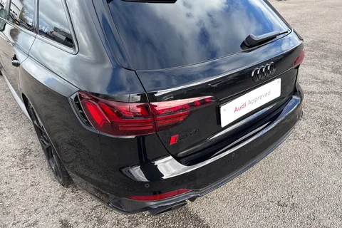 8 of 62 for Audi RS 4 Avant RS 4 Avant edition 25 years 470 PS tiptronic